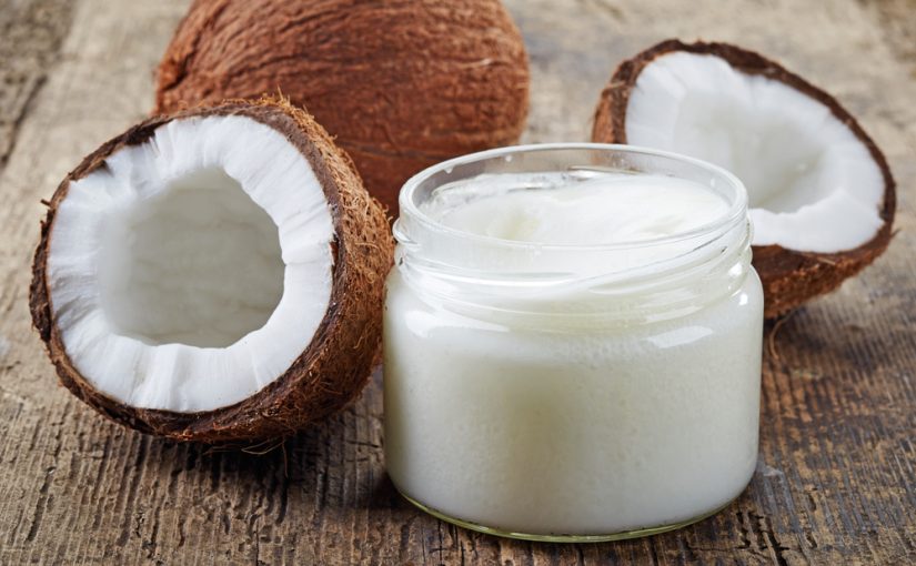 Un rimedio naturale per i capelli lisci è il cocco