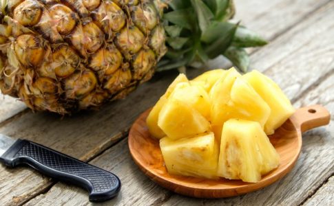 Come l'ananas riesce a eliminare i grassi